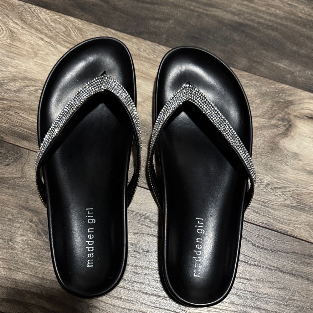 Madden Girl Black Sandals with Sparkling Silver Straps size 8 new without tags